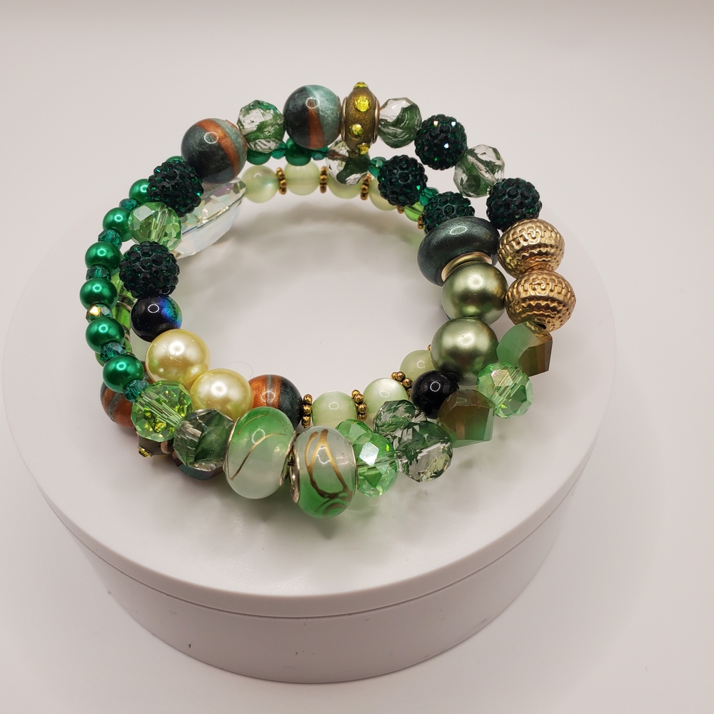 Elegant Green and Gold Beaded Bracelet